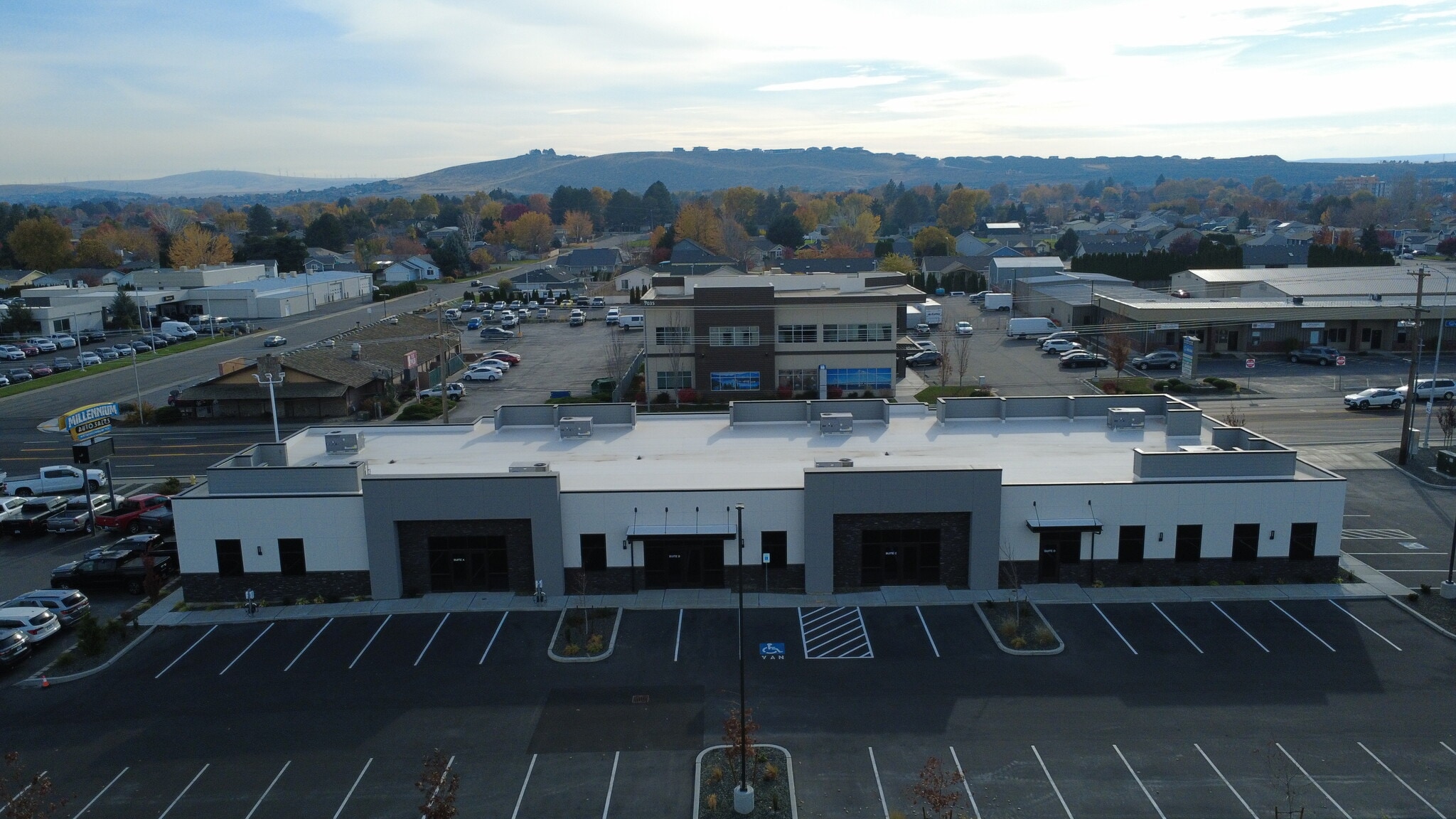 7034 W Clearwater Ave, Kennewick, WA for lease Primary Photo- Image 1 of 12