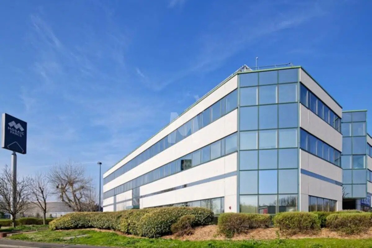 Flex in Antony for lease Building Photo- Image 1 of 11