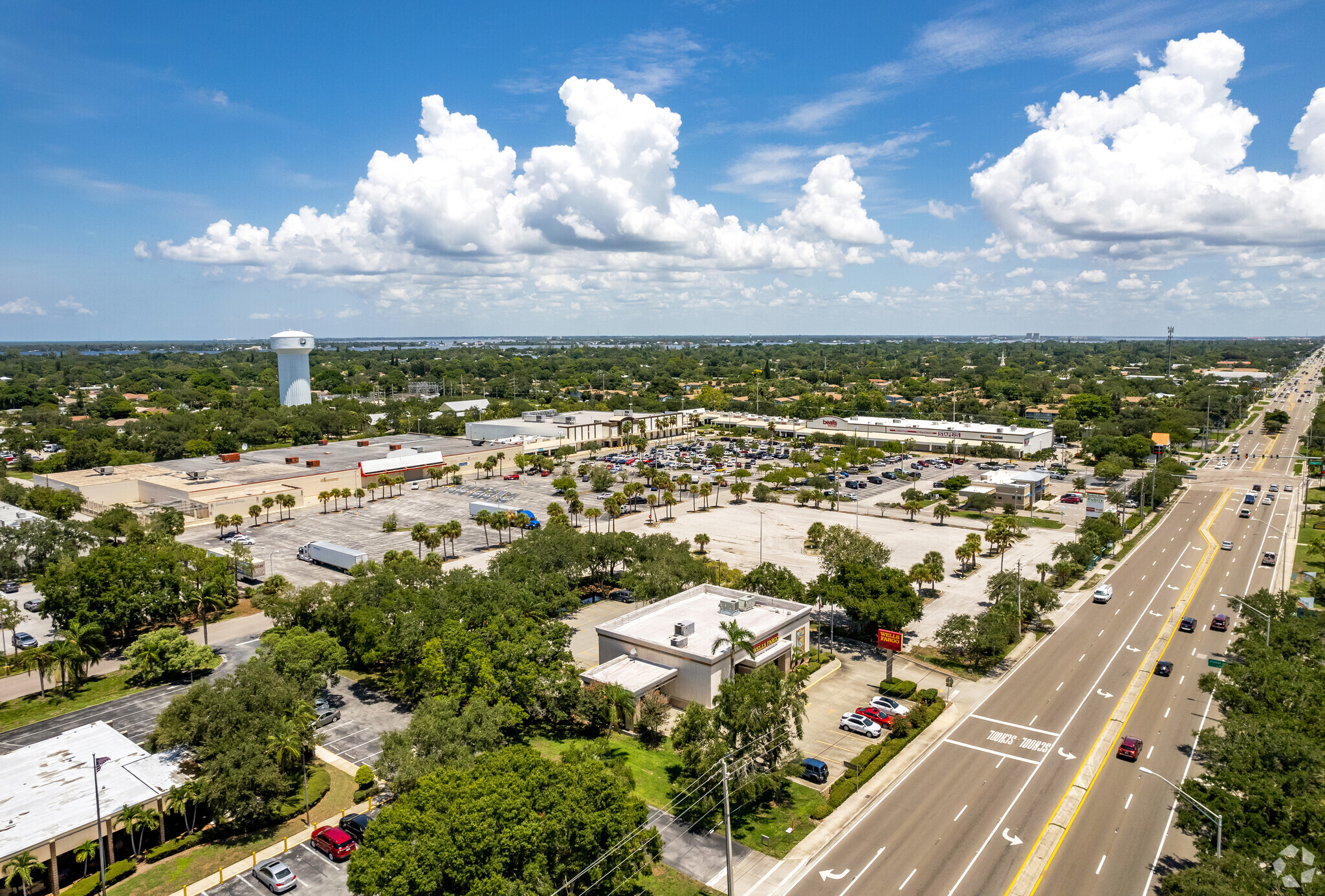 7321 W Manatee Ave, Bradenton, FL à vendre Photo principale- Image 1 de 1