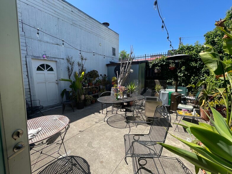 5526 Martin Luther King Jr Way, Oakland, CA à vendre - Photo du bâtiment - Image 2 de 8