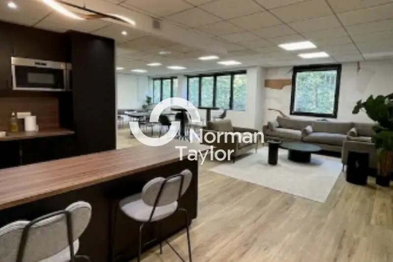 Office in Lyon for lease Building Photo- Image 1 of 5