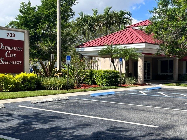 733 Us-1, North Palm Beach, FL à vendre - Photo du bâtiment - Image 2 de 15