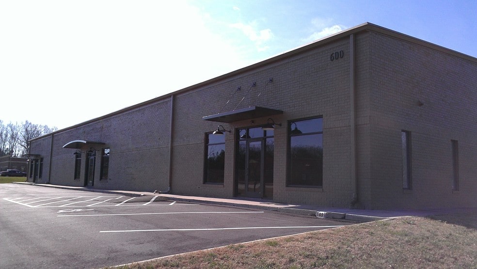 600 Union West Blvd, Stallings, NC for lease - Building Photo - Image 2 of 9