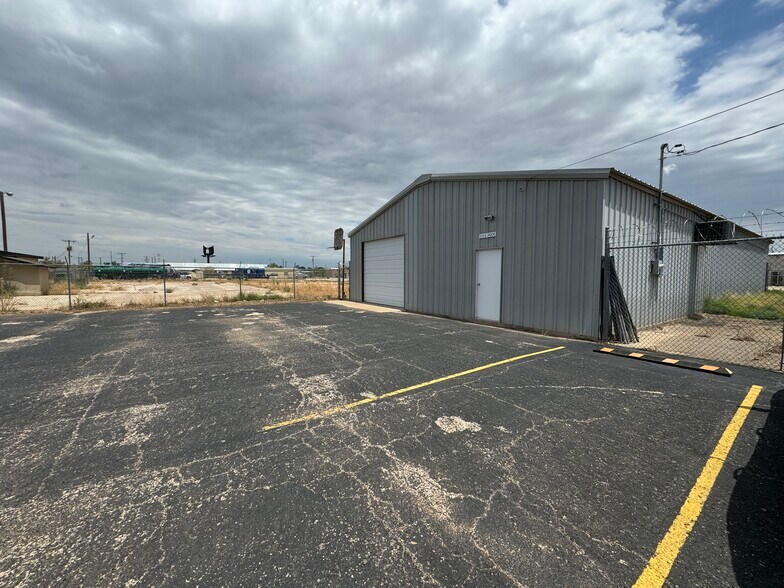 212 S Dock Rd, Odessa, TX à louer - Photo du bâtiment - Image 2 de 5