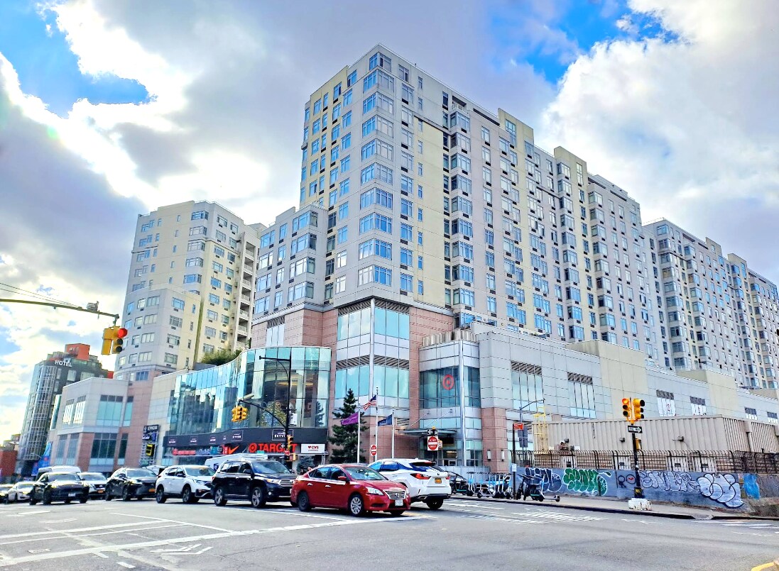 131-07 40th Suite E20 Flushing NY 11354 rd, Queens, NY à vendre Photo principale- Image 1 de 13