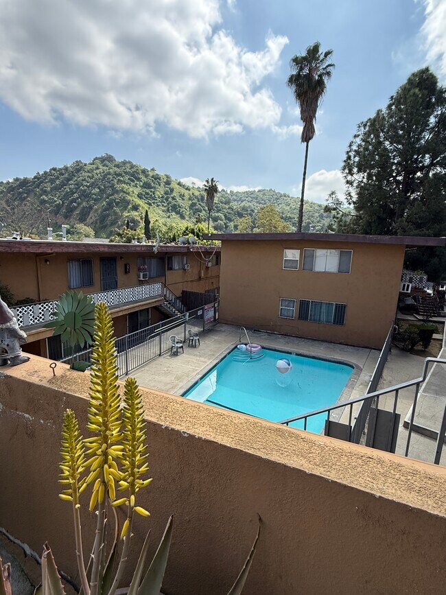 Plus de détails pour 281 S Avenue 52, Los Angeles, CA - Multi-résidentiel à vendre