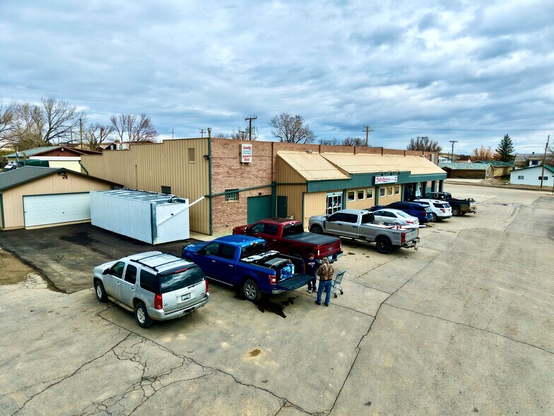 207 3rd St SE, Harlowton, MT à vendre - Photo du bâtiment - Image 2 de 38