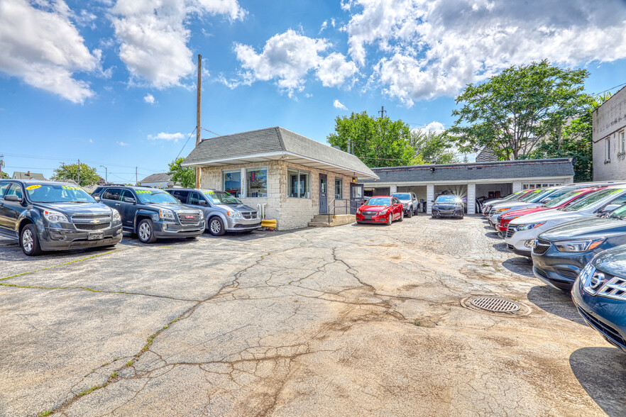 7821-7823 W Greenfield Ave, West Allis, WI à vendre - Photo du bâtiment - Image 1 de 1