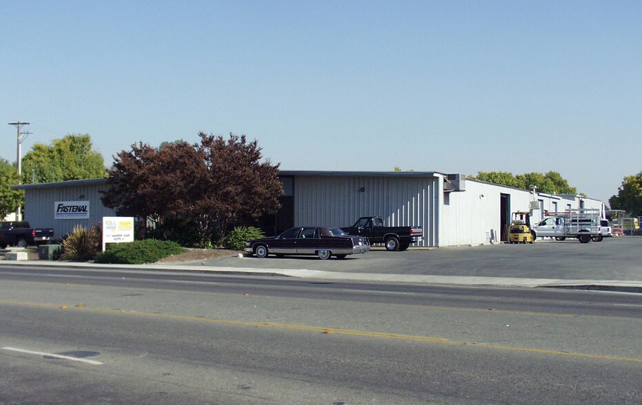 501-511 Harbor Blvd, West Sacramento, CA à louer - Photo du bâtiment - Image 2 de 4