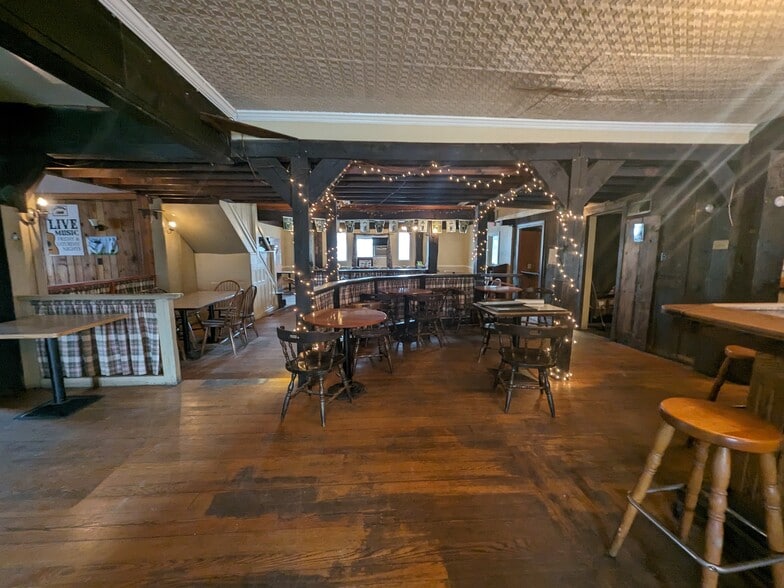 17 Main St, Ballston Lake, NY for lease - Interior Photo - Image 3 of 27