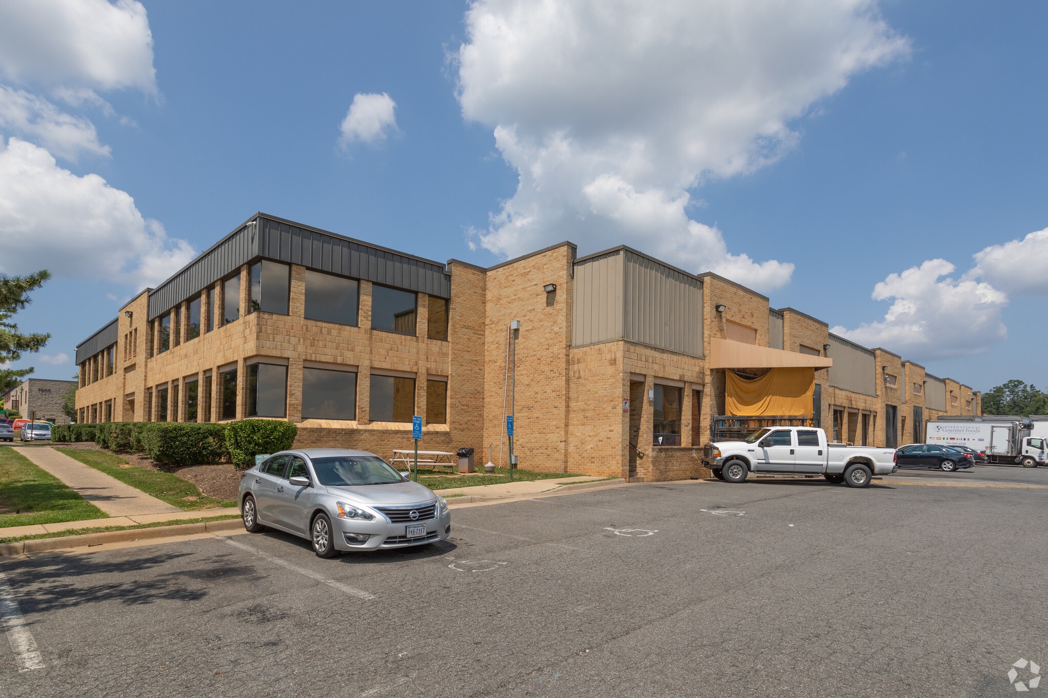 7520-7522 Fullerton Rd, Springfield, VA for lease Primary Photo- Image 1 of 9