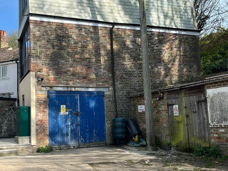 Broadmead Rd, Folkestone for sale - Primary Photo - Image 1 of 2