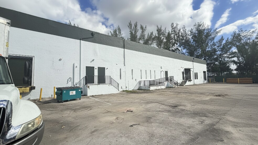 7361-7391 NW 78th St, Medley, FL à louer - Photo principale - Image 1 de 13