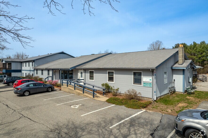 109 Rhode Island Rd, Lakeville, MA à louer - Photo du bâtiment - Image 3 de 7