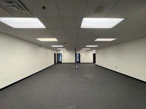 110 Londonderry Ct, Woodstock, GA for lease Interior Photo- Image 1 of 5