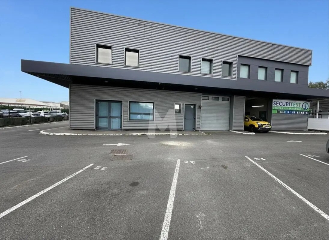 Office in Morangis for lease Building Photo- Image 1 of 11