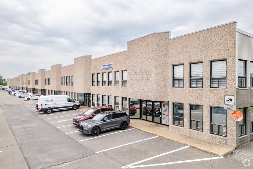 3539-3591 Rue Ashby, Saint-Laurent, QC à louer - Photo du bâtiment - Image 3 de 6