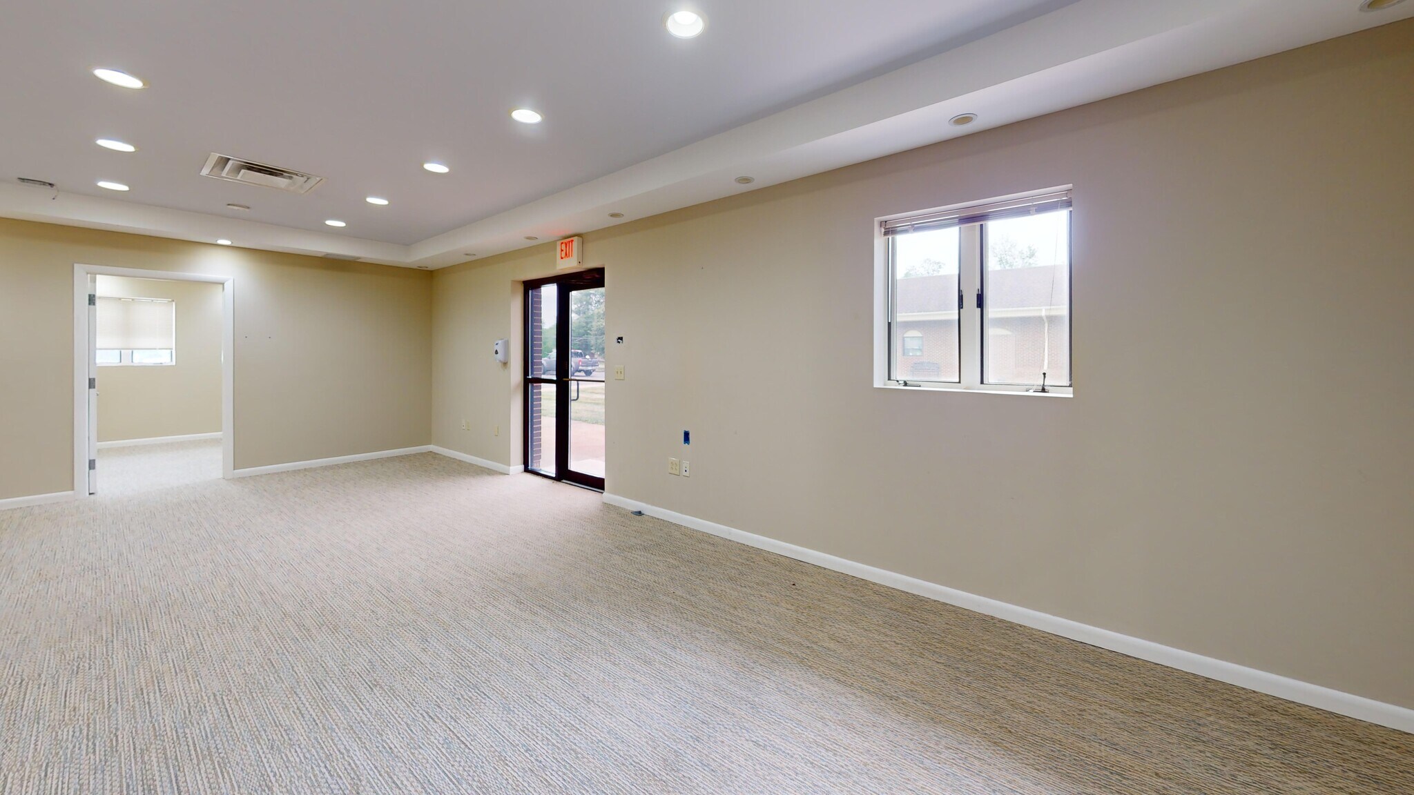 505 Willard Ave, Newington, CT for lease Interior Photo- Image 1 of 6