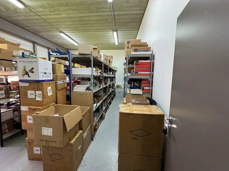 Flex in Champs-sur-Marne for lease - Interior Photo - Image 3 of 9