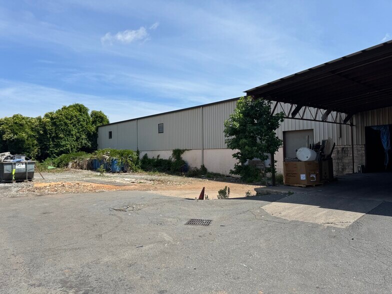 4820 Rozzelles Ferry Rd, Charlotte, NC à louer - Photo du bâtiment - Image 3 de 28