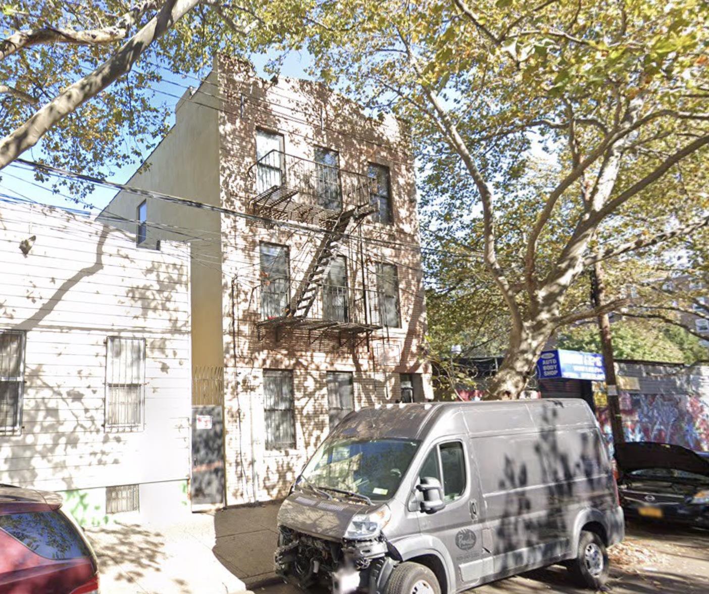 11-09 36th Ave, Astoria, NY à vendre Photo du bâtiment- Image 1 de 2