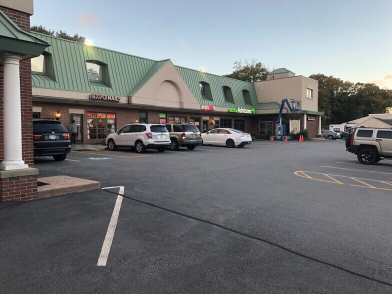 800 Oaklawn Ave, Cranston, RI à louer - Photo principale - Image 1 de 11