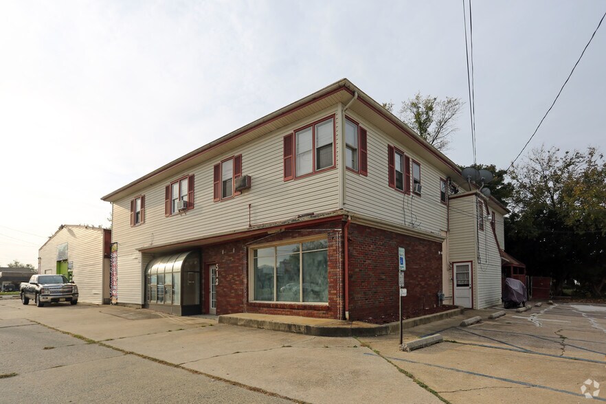 5+ Unit portefeuille de 2 propriétés à vendre sur LoopNet.ca - Photo principale - Image 1 de 2