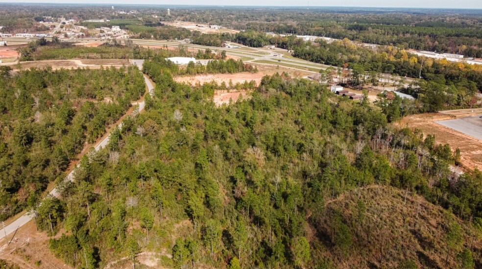 000 Woodland Dr, Wiggins, MS for sale - Aerial - Image 1 of 5