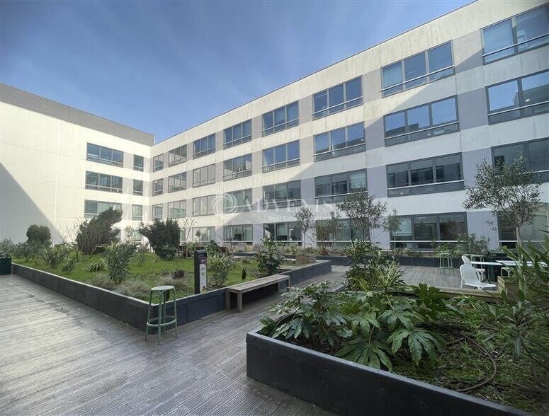 Bureau dans Le Bourget à louer - Photo du bâtiment - Image 3 de 12