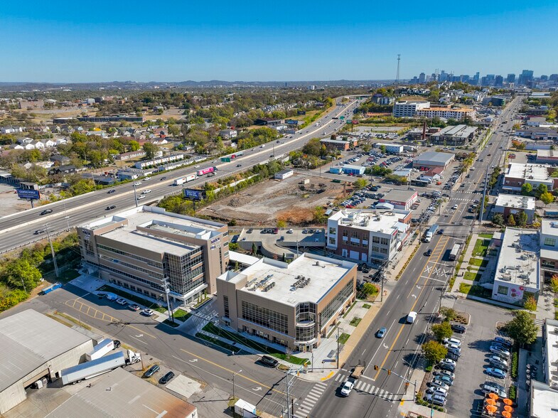 408 42nd Ave N, Nashville, TN à louer - Photo du bâtiment - Image 2 de 10