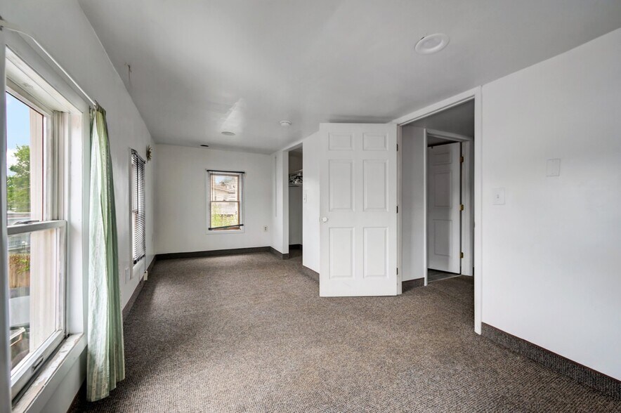 225, 233, & 301 E Drinker Street portefeuille de 2 propriétés à vendre sur LoopNet.ca - Photo du bâtiment - Image 3 de 59