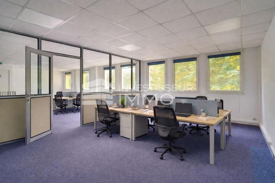 Flex in Lognes for lease - Interior Photo - Image 1 of 5