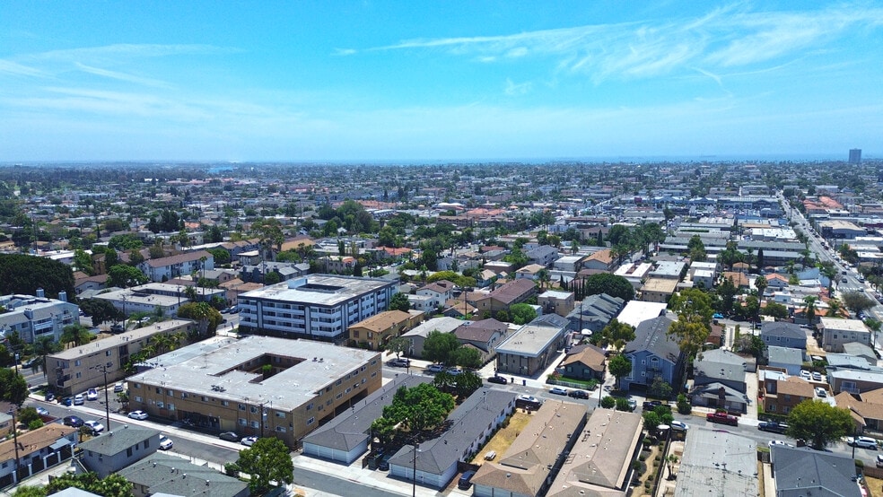 3245 E Wilton St, Long Beach, CA for sale - Primary Photo - Image 1 of 2