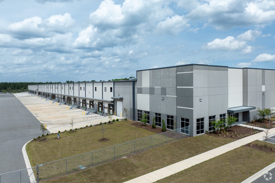 2983 Faye Rd, Jacksonville, FL for lease - Building Photo - Image 1 of 16