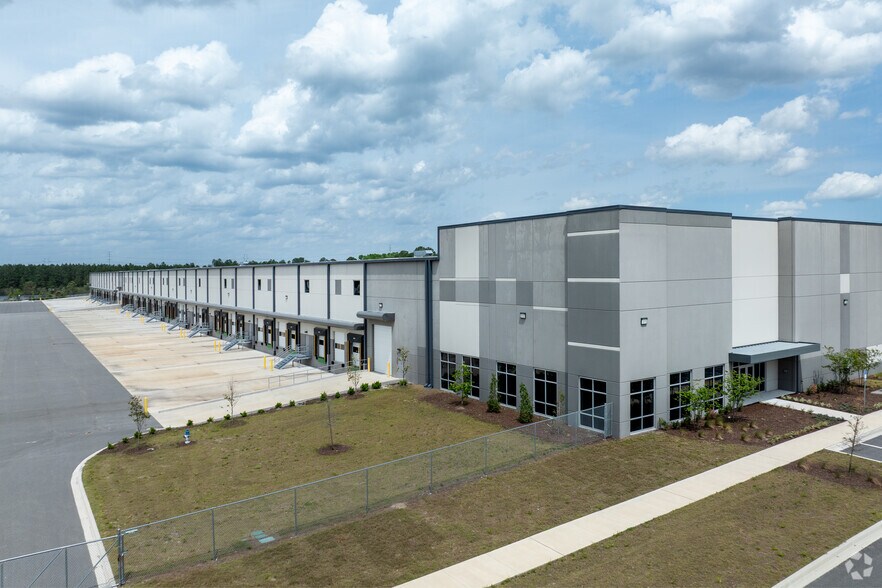 2983 Faye Rd, Jacksonville, FL à louer - Photo du bâtiment - Image 1 de 17