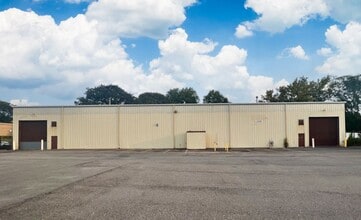 13390-13400 Capital St, Oak Park, MI à louer Photo du bâtiment- Image 1 de 4