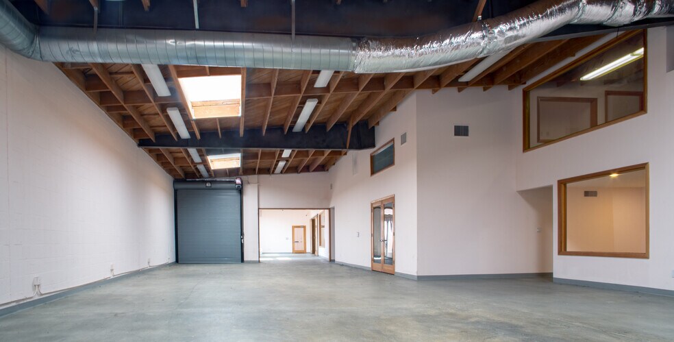 2228 Barry Ave, Los Angeles, CA à louer - Photo du bâtiment - Image 3 de 26