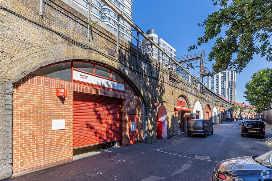 Randall Rd, Londres à louer - Photo du bâtiment - Image 2 de 2