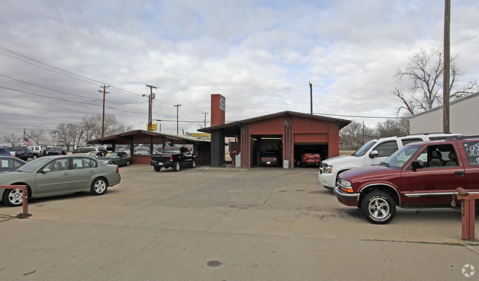 1801 E Abram St, Arlington, TX à louer - Photo du bâtiment - Image 2 de 2