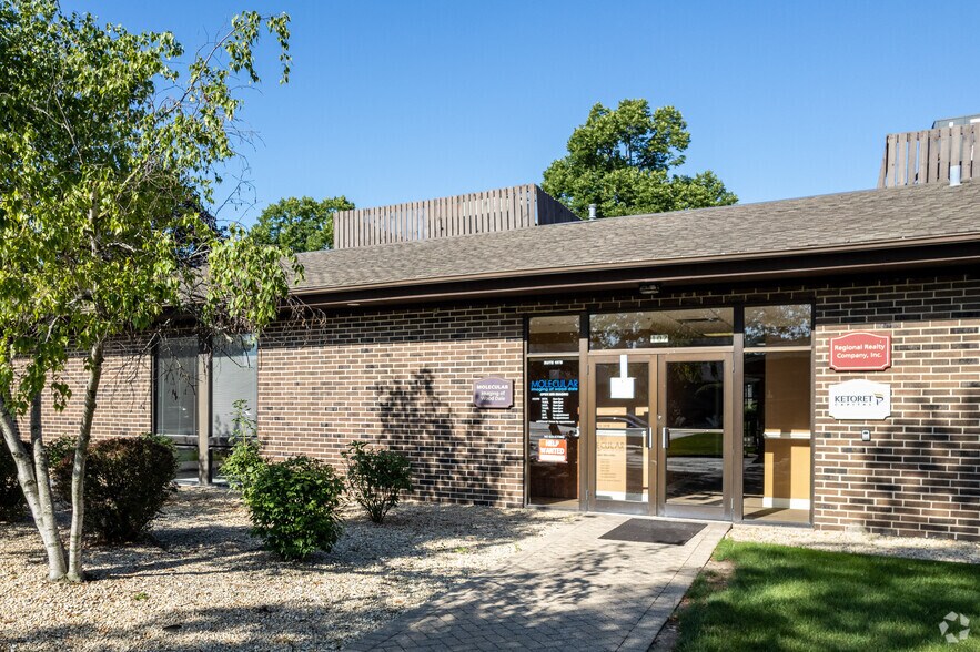 199 S Addison Rd, Wood Dale, IL à louer - Photo du bâtiment - Image 3 de 6