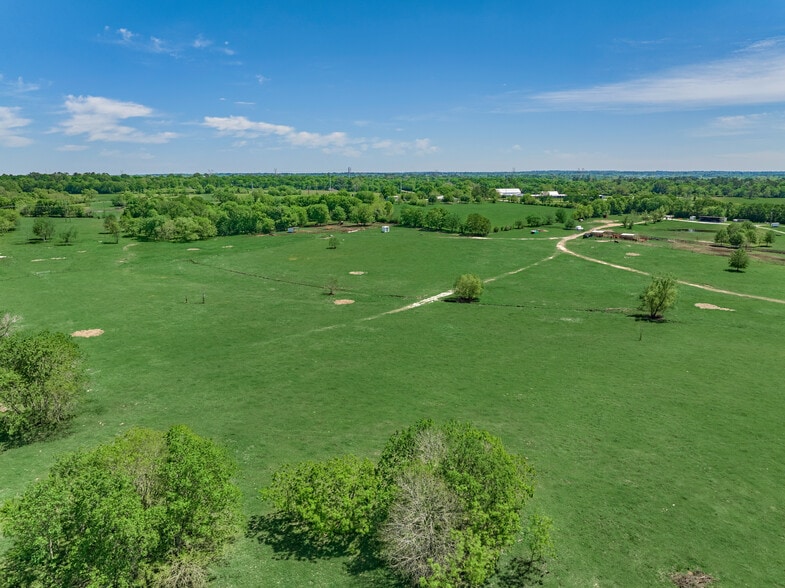 27240 Old 105 W hwy, Dobbin, TX for sale - Building Photo - Image 2 of 18