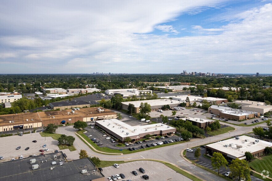 9355-9375 Dielman Industrial Dr, Olivette, MO à louer - Aérien - Image 2 de 23