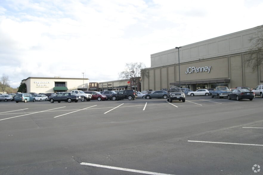293 Valley River Ctr, Eugene, OR for lease - Building Photo - Image 3 of 7