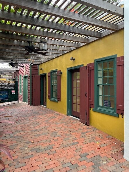 18 Saint George St, Saint Augustine, FL à louer - Photo du bâtiment - Image 2 de 7