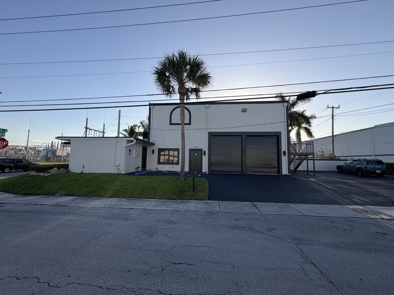 13 SW 10th St, Deerfield Beach, FL à louer - Photo du bâtiment - Image 2 de 35