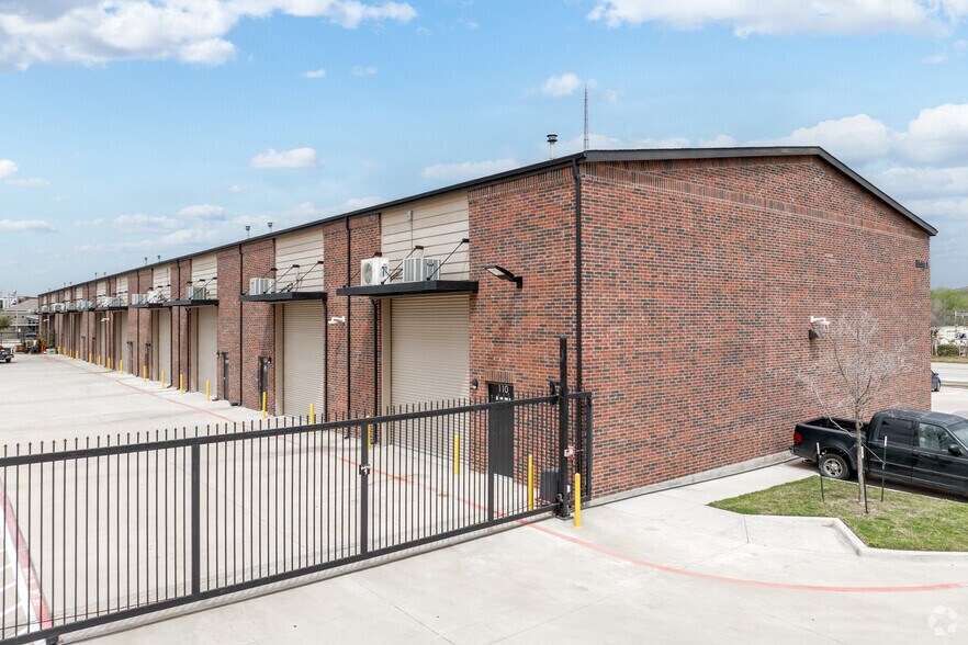 760 E Main St, Lewisville, TX à louer - Photo du bâtiment - Image 2 de 13