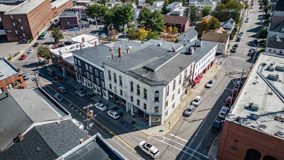 25 Alfred St, Biddeford, ME à vendre - Photo du bâtiment - Image 2 de 24