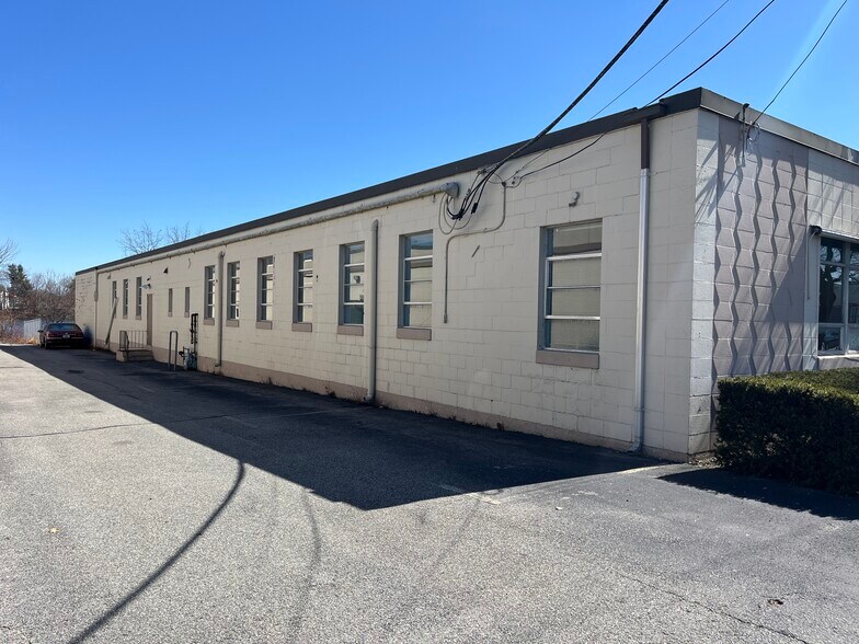 66 Libera St, Cranston, RI à vendre - Photo du bâtiment - Image 3 de 14