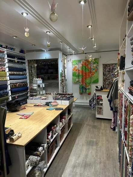 15 Rue Ferdinand Duval, Paris for lease - Building Photo - Image 3 of 10