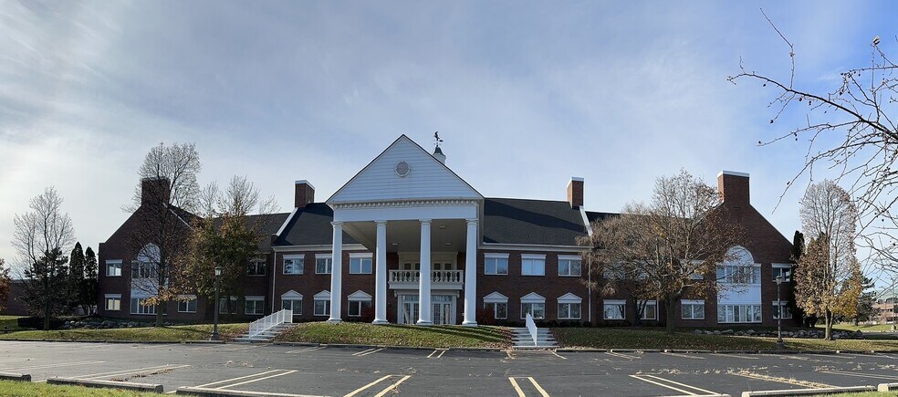 3300 University Dr, Auburn Hills, MI à louer - Photo du bâtiment - Image 2 de 26